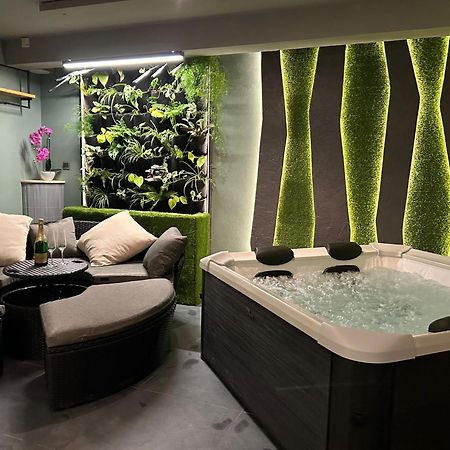ברטיסלאבה Leo Apartment Suite & Private Spa Zone - Old City מראה חיצוני תמונה