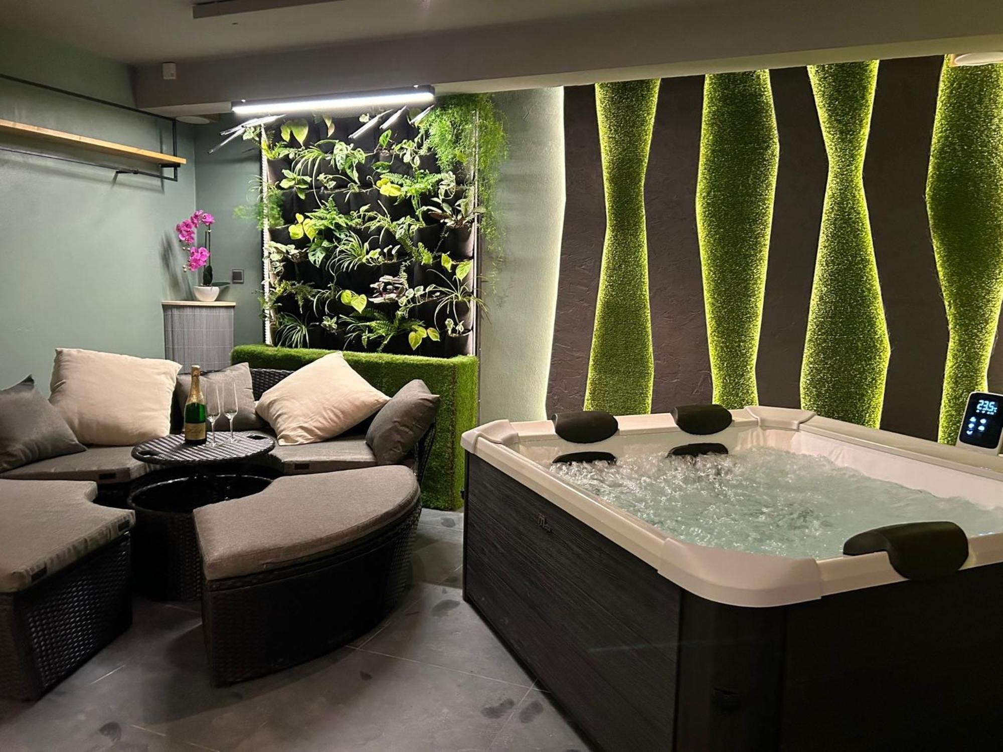 ברטיסלאבה Leo Apartment Suite & Private Spa Zone - Old City מראה חיצוני תמונה
