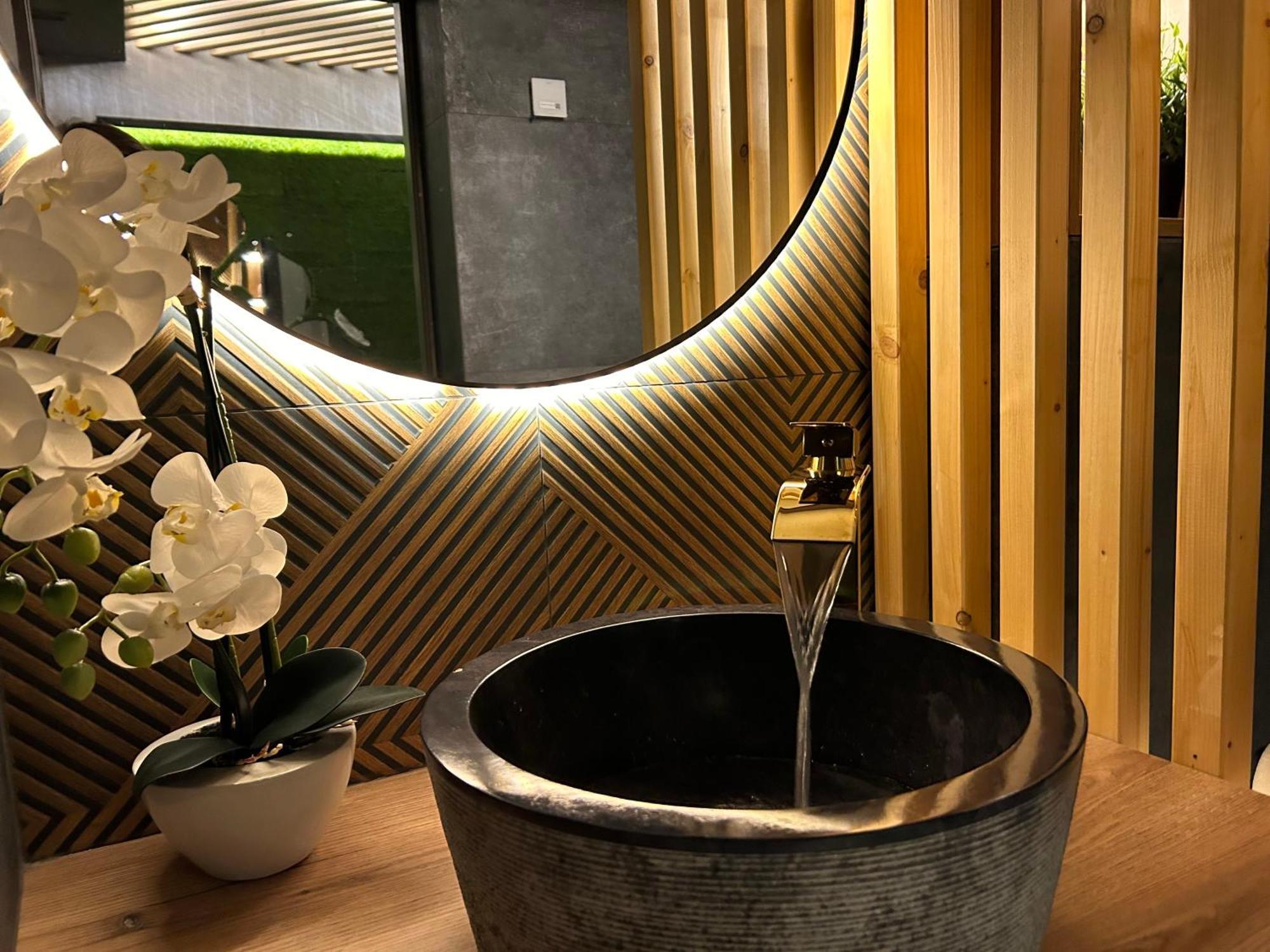 ברטיסלאבה Leo Apartment Suite & Private Spa Zone - Old City מראה חיצוני תמונה