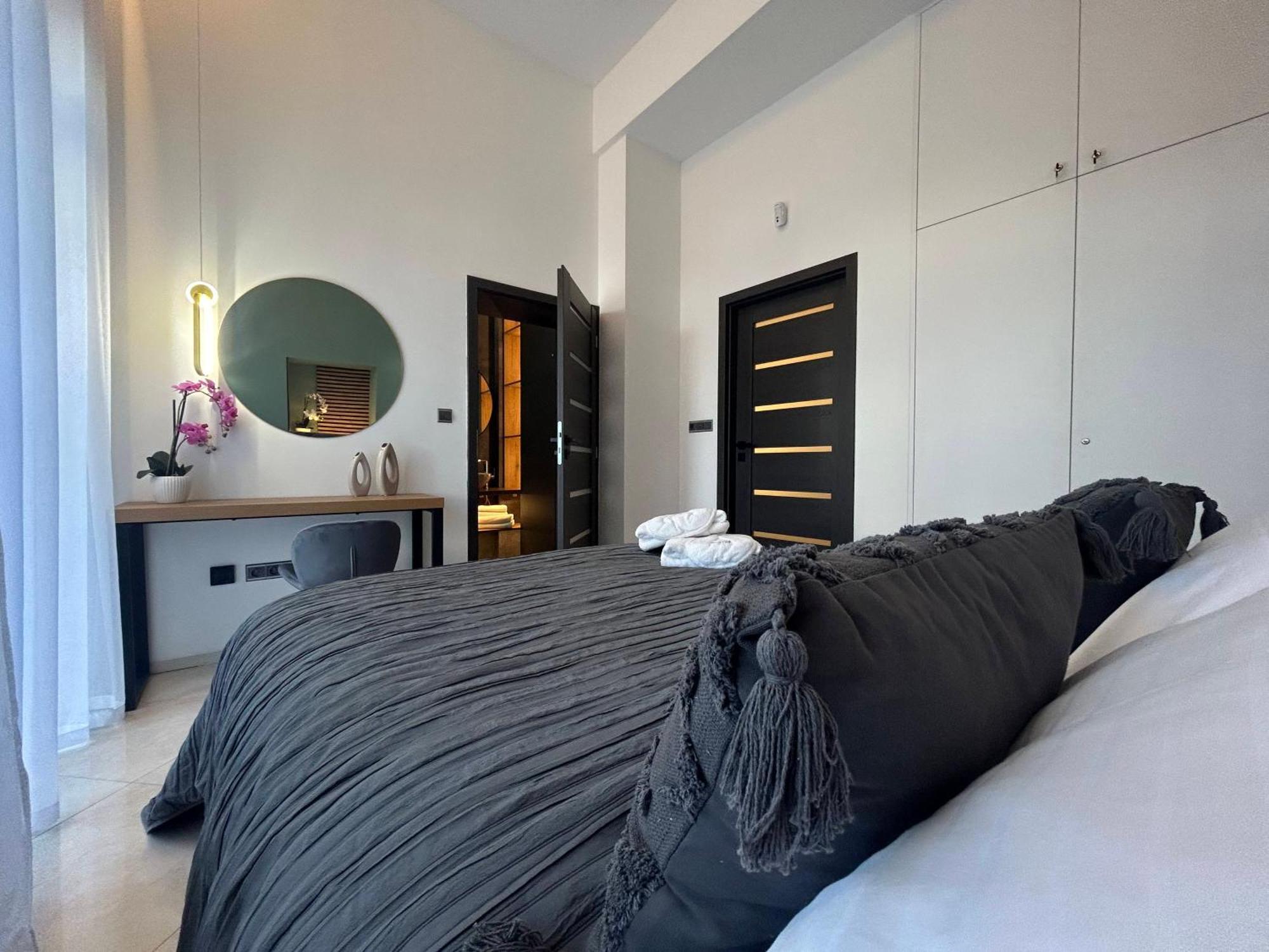ברטיסלאבה Leo Apartment Suite & Private Spa Zone - Old City מראה חיצוני תמונה