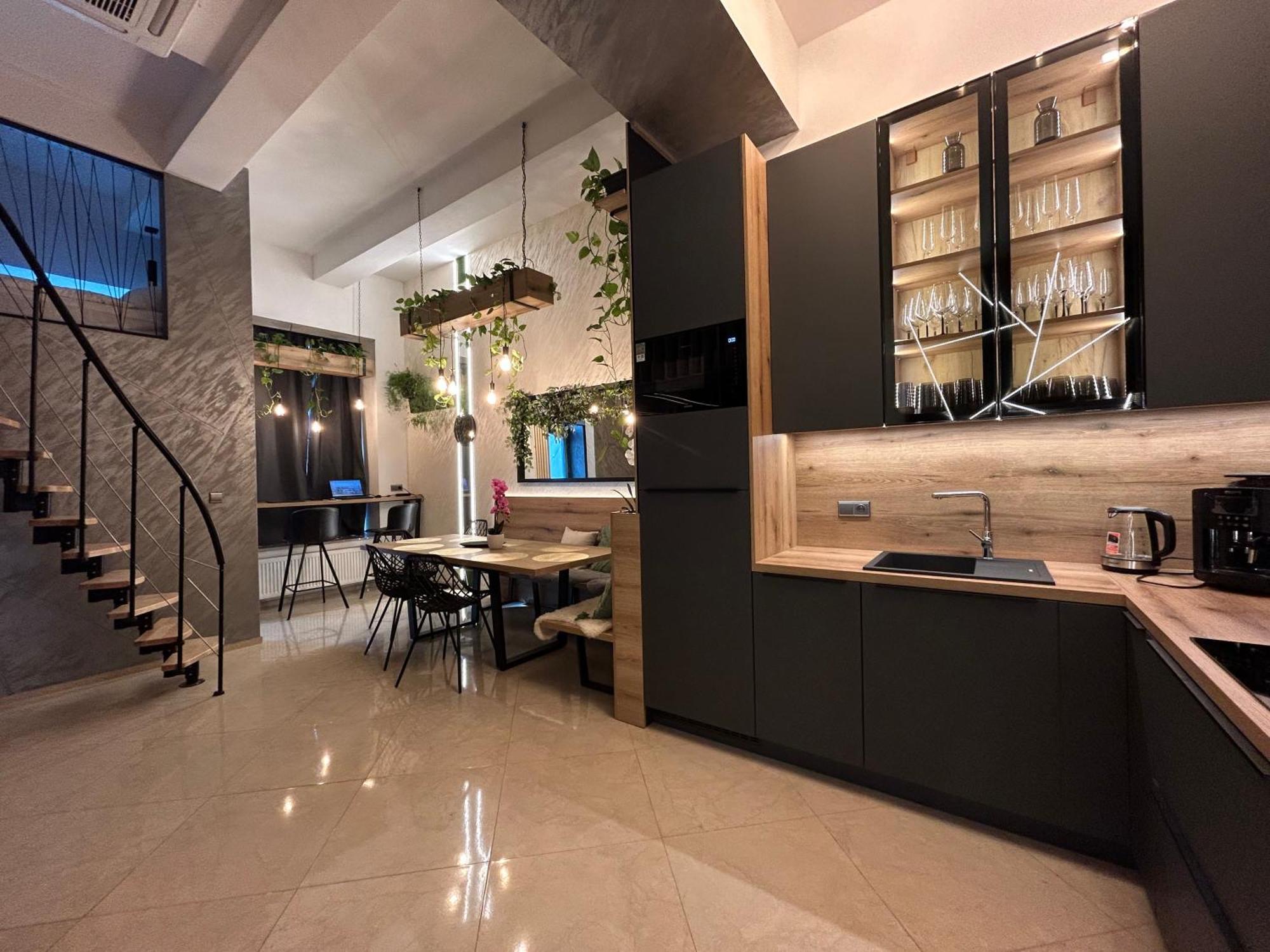ברטיסלאבה Leo Apartment Suite & Private Spa Zone - Old City מראה חיצוני תמונה