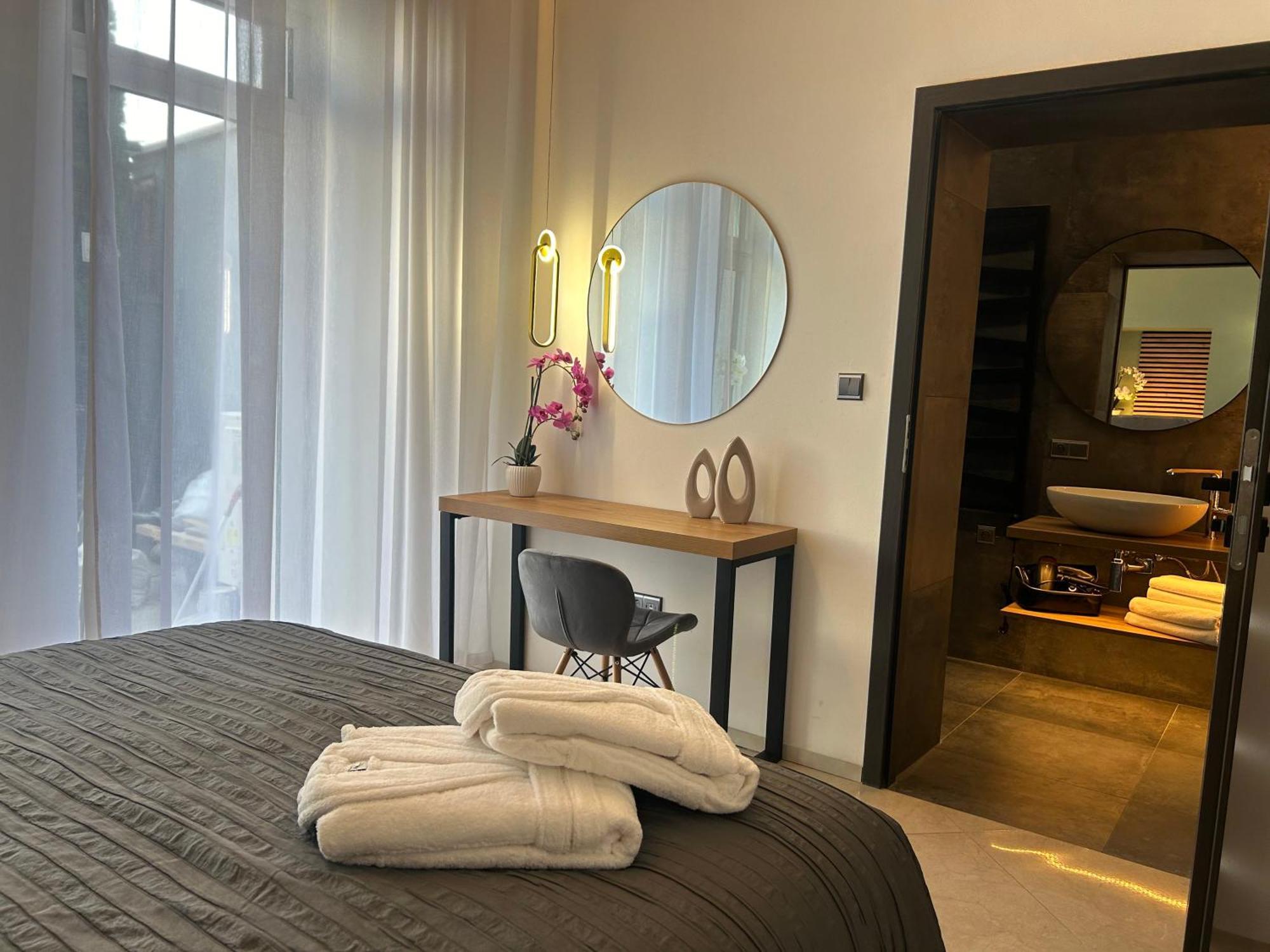 ברטיסלאבה Leo Apartment Suite & Private Spa Zone - Old City מראה חיצוני תמונה
