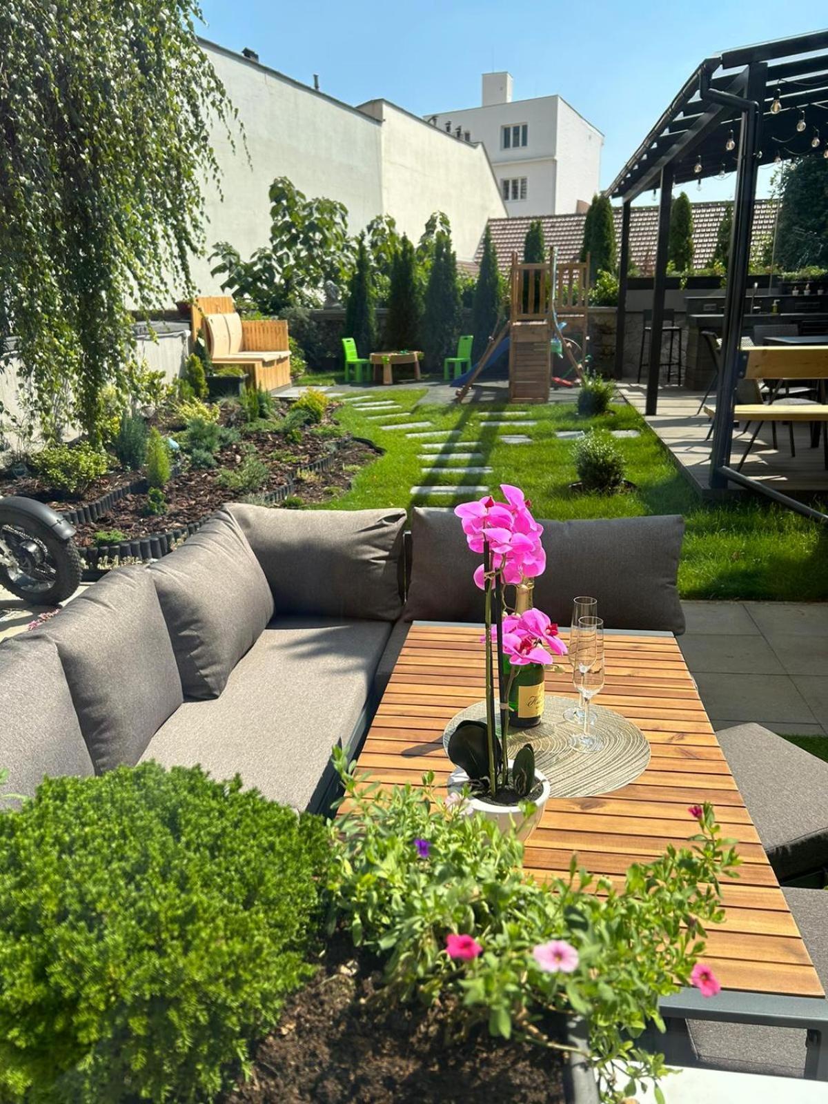 ברטיסלאבה Leo Apartment Suite & Private Spa Zone - Old City מראה חיצוני תמונה